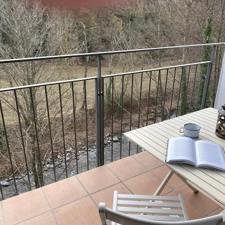 Duplex Roca Del Sucut شقة